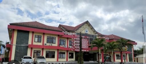 Dugaan Hambatan sistematis media Soroti kinerja Humas polres Blitar kabupaten. Dugaan Hambatan sistematis media Soroti kinerja Humas polres Blitar kabupaten.