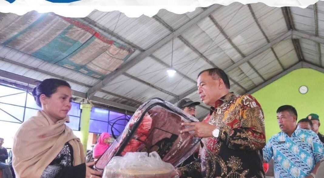 Pemerintah Kabupaten Karo Terjun Langsung Salurkan Bantuan bagi Korban Kebakaran di Desa Tanjung Barus Pemerintah Kabupaten Karo Terjun Langsung Salurkan Bantuan bagi Korban Kebakaran di Desa Tanjung Barus