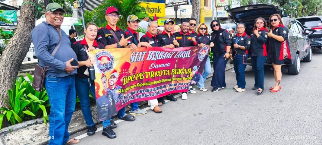 Berkah di Bulan Ramadhan; Petir Dpc kota Bekasi Bagikan Takjil kepada Masyarakat “ Berkah di Bulan Ramadhan; Petir Dpc kota Bekasi Bagikan Takjil kepada Masyarakat “