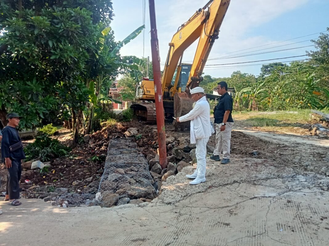 Forum Arus Bawah Bersama Penggiat Pemerhati Pemerintah Terjun langsung Pasca Banjir Ke Desa Mulyasari Forum Arus Bawah Bersama Penggiat Pemerhati Pemerintah Terjun langsung Pasca Banjir Ke Desa Mulyasari