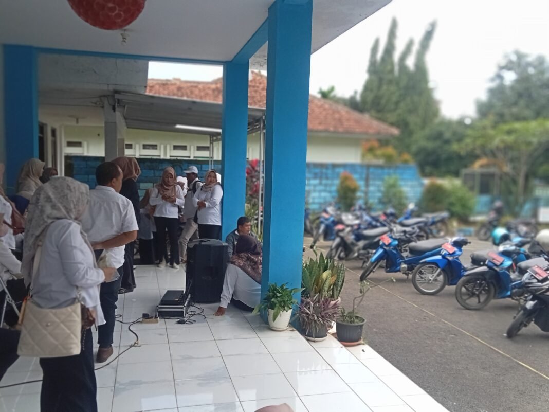 Pemeriksaan Menyeluruh Kendaraan Dinas DPPKB Subang Berjalan Lancar Pemeriksaan Menyeluruh Kendaraan Dinas DPPKB Subang Berjalan Lancar