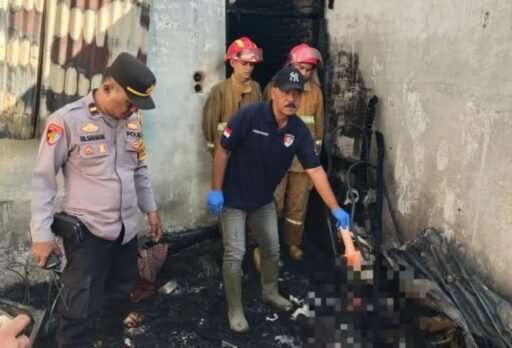 Polres Tebing Tinggi Tangani Kebakaran Dua Rumah di Kelurahan Durian, Satu Warga Meninggal Dunia Polres Tebing Tinggi Tangani Kebakaran Dua Rumah di Kelurahan Durian, Satu Warga Meninggal Dunia