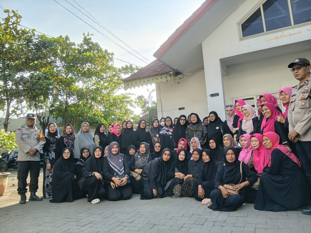Majelis Taklim Halimah Sumut & Langkat Bagikan Takjil Ramah Puasa di Stabat Majelis Taklim Halimah Sumut & Langkat Bagikan Takjil Ramah Puasa di Stabat