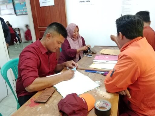 Resmi Mugeni Mendaftarkan Diri Sebagai Calon Kuwu PAW Desa Kaplongan Kidul Resmi Mugeni Mendaftarkan Diri Sebagai Calon Kuwu PAW Desa Kaplongan Kidul