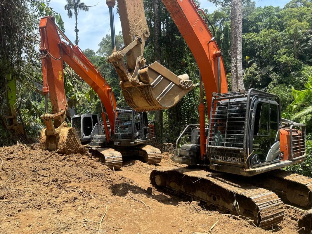Gabungan Brimob dan Ditreskrimsus Polda Sumut Tindak Tambang Emas Ilegal, 14 Ekskavator Diamankan Gabungan Brimob dan Ditreskrimsus Polda Sumut Tindak Tambang Emas Ilegal, 14 Ekskavator Diamankan