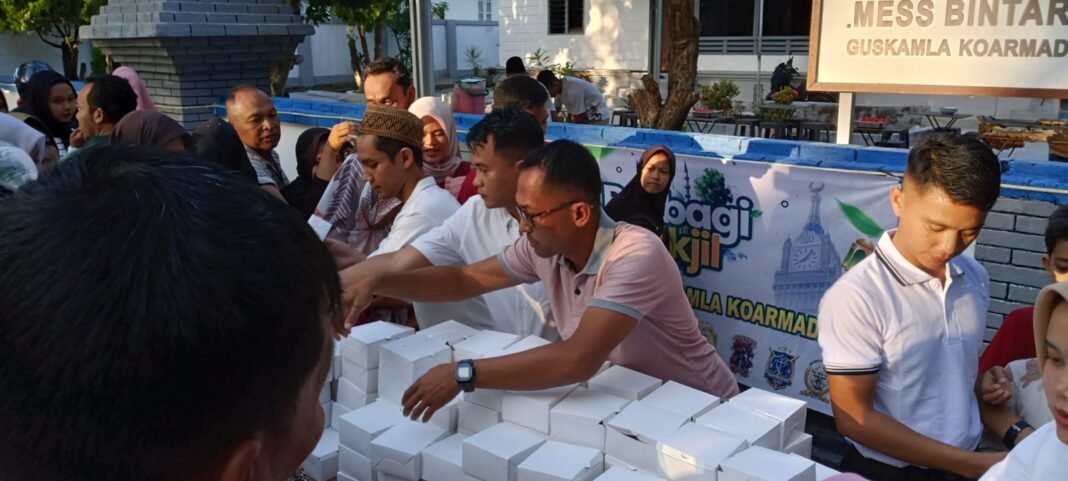 Spirit Ramadhan Menggema di Kota Sabang: Pemuda-Pemudi Berbagi 500 Paket Takjil, | Kompas.abs.-News Spirit Ramadhan Menggema di Kota Sabang: Pemuda-Pemudi Berbagi 500 Paket Takjil, | Kompas.abs.-News