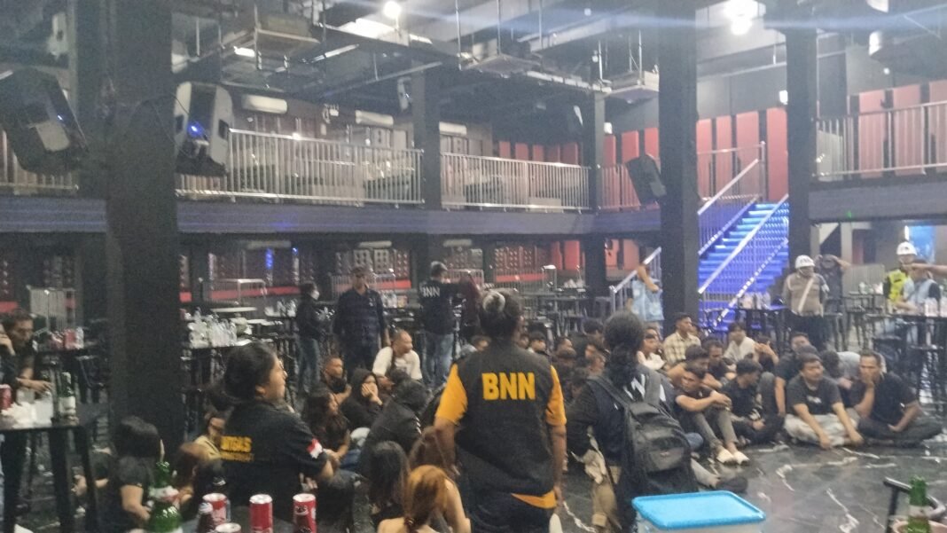 Perangi Narkoba, Kepala BNNP Sumut Pimpin Razia Skala Besar di THM Blue Night Langkat Perangi Narkoba, Kepala BNNP Sumut Pimpin Razia Skala Besar di THM Blue Night Langkat