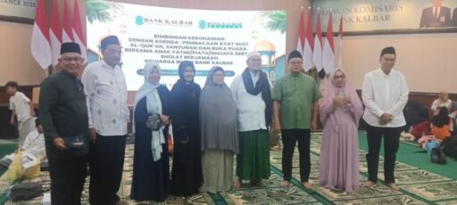 BUKBER DI KANTOR PUSAT BANK KALBAR BERSAMA MANAJEMEN PEGAWAI AKTIF PENSIUNAN DAN ANAK YATIM BUKBER DI KANTOR PUSAT BANK KALBAR BERSAMA MANAJEMEN PEGAWAI AKTIF PENSIUNAN DAN ANAK YATIM