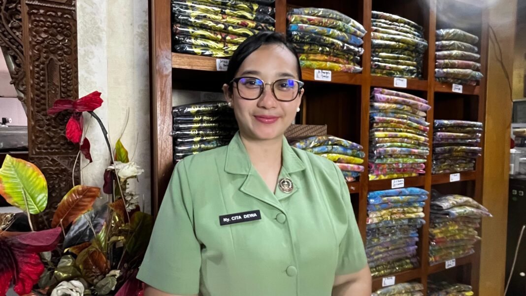 Cita Putri Karisma Sari: Mengabadikan Pesona Alam dalam Setiap Helai Batik Buana Sekar Kedaton Cita Putri Karisma Sari: Mengabadikan Pesona Alam dalam Setiap Helai Batik Buana Sekar Kedaton