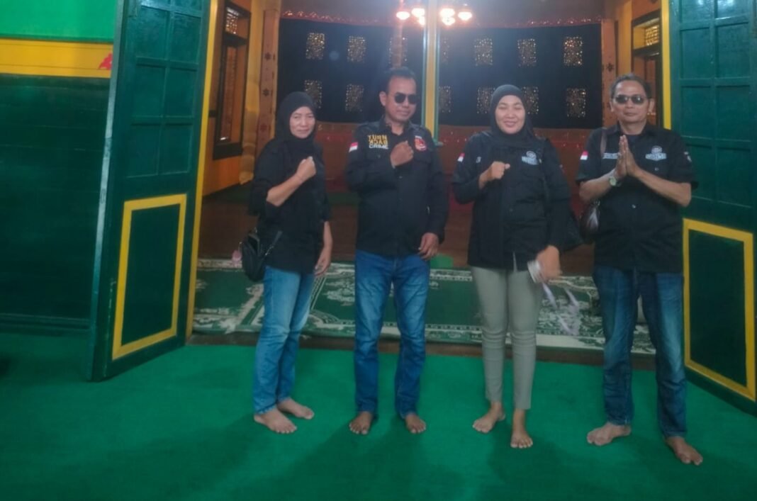 MAUNG Gelar Silaturahmi Suasana Lebaran: Dari Keraton Matan Ketapang ke Pantai Pecal MAUNG Gelar Silaturahmi Suasana Lebaran: Dari Keraton Matan Ketapang ke Pantai Pecal