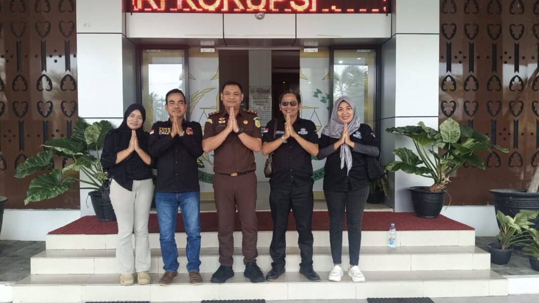 MAUNG Kunjungi Kejari Ketapang Setelah Kapolres dan Keraton Matan, Dorong Sinergi Pengawasan Aparatur MAUNG Kunjungi Kejari Ketapang Setelah Kapolres dan Keraton Matan, Dorong Sinergi Pengawasan Aparatur