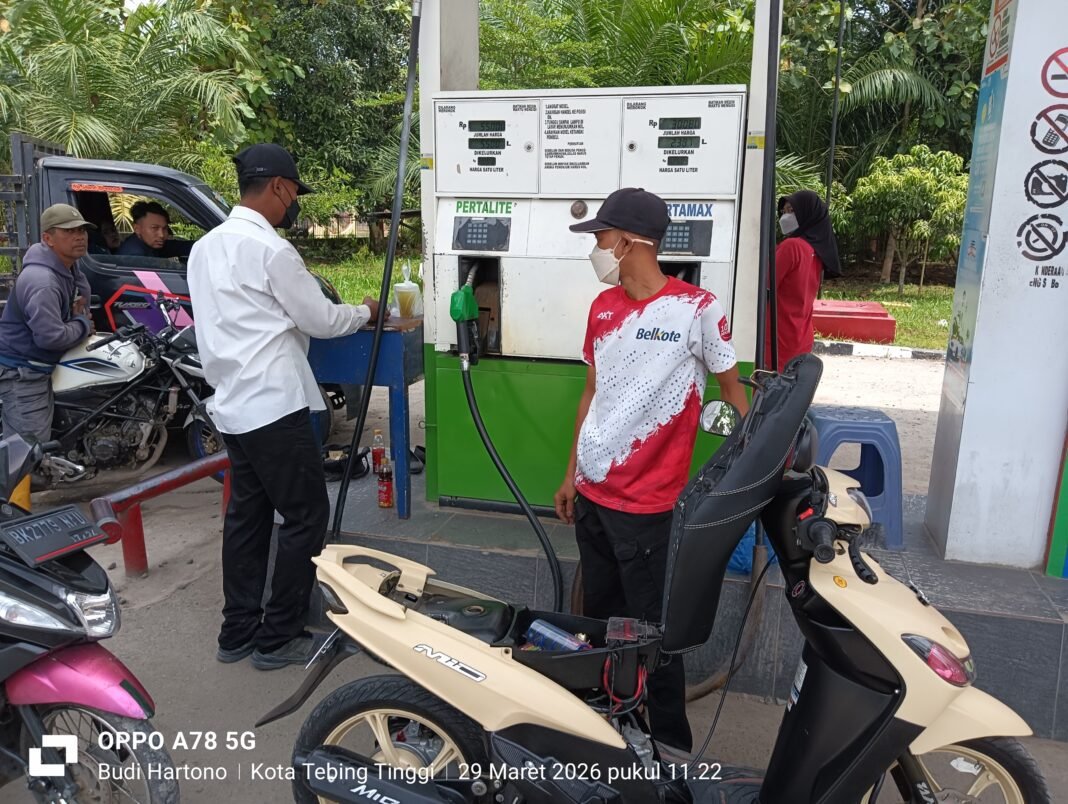 SPBU 14.202.154 Kota Bayu Tebing Tinggi Diduga Bermain Literan Via Mesin Pengisian SPBU 14.202.154 Kota Bayu Tebing Tinggi Diduga Bermain Literan Via Mesin Pengisian