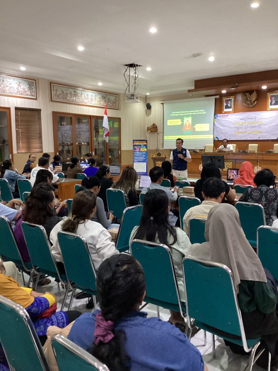 Mafindo Bali dan Diskominfos Bali Bekali Puluhan UMKM Klungkung Strategi Lawan Penipuan Digital Mafindo Bali dan Diskominfos Bali Bekali Puluhan UMKM Klungkung Strategi Lawan Penipuan Digital