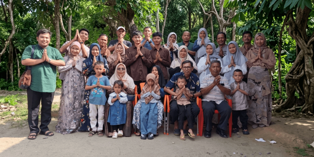 Cucu, Cicit & Canggah Keturunan Almarhum Iptu Kadir Sumarto Rajut Silaturahmi di Lebaran ke-2 Cucu, Cicit & Canggah Keturunan Almarhum Iptu Kadir Sumarto Rajut Silaturahmi di Lebaran ke-2