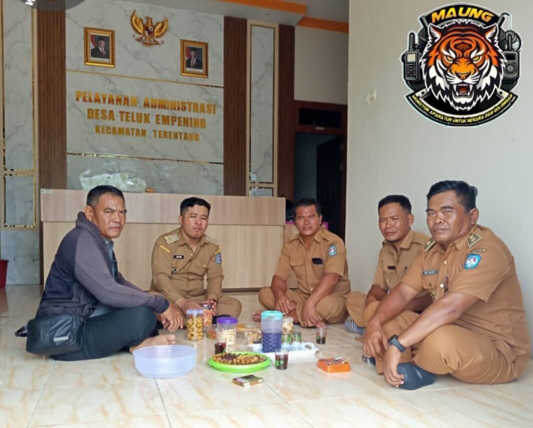 Silaturahmi Idul Fitri Antara Desa Terentang Hilir, LSM MAUNG Kubu Raya dengan Desa Telok Empening Silaturahmi Idul Fitri Antara Desa Terentang Hilir, LSM MAUNG Kubu Raya dengan Desa Telok Empening