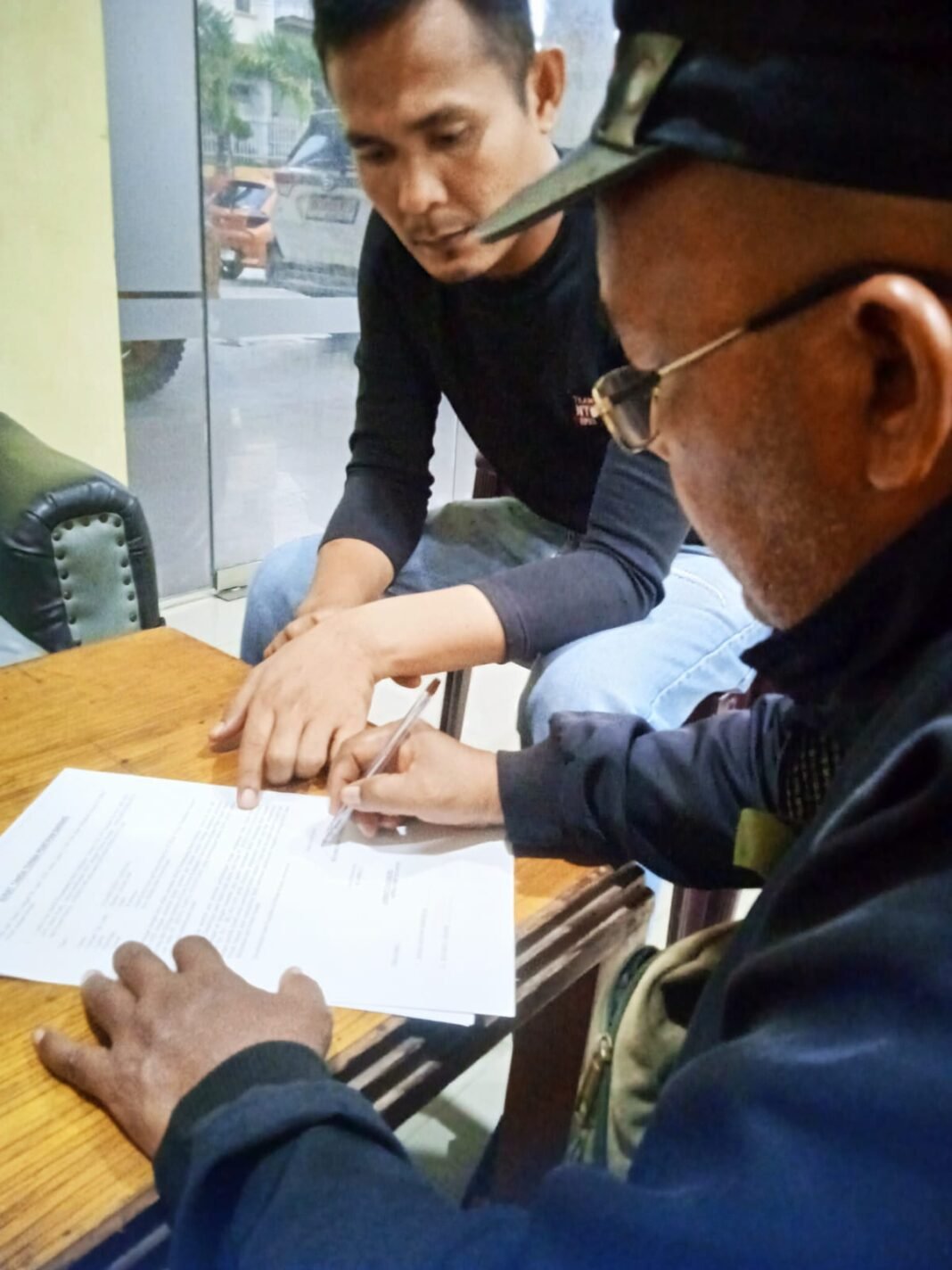 Terjadi di Sumut Debt Collector Diduga Mengaku Aparat Beraksi, Main Sita Mobil Dijalan Terjadi di Sumut Debt Collector Diduga Mengaku Aparat Beraksi, Main Sita Mobil Dijalan
