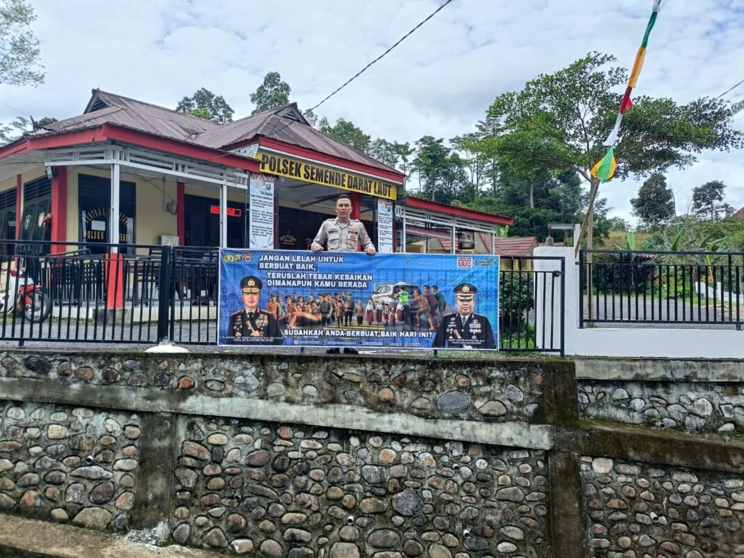 Tebarkan Pesan Moral, Polres Muara Enim Pasang Banner “Jangan Lelah Untuk Berbuat Baik” di Seluruh Mako Tebarkan Pesan Moral, Polres Muara Enim Pasang Banner “Jangan Lelah Untuk Berbuat Baik” di Seluruh Mako
