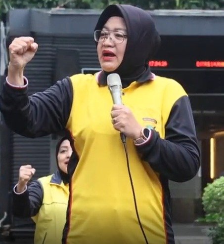 Polwan Polda Metro Jaya Rayakan Hari Kartini dengan Olahraga dan Aksi Bersih Lingkungan Polwan Polda Metro Jaya Rayakan Hari Kartini dengan Olahraga dan Aksi Bersih Lingkungan