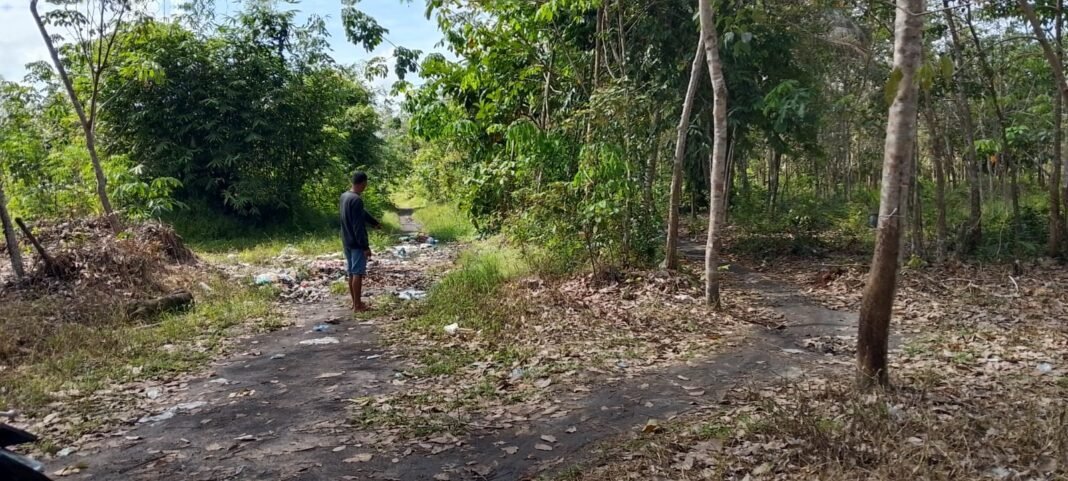 Jalan Masyarakat Rusak Berat Jalan Masyarakat Rusak Berat