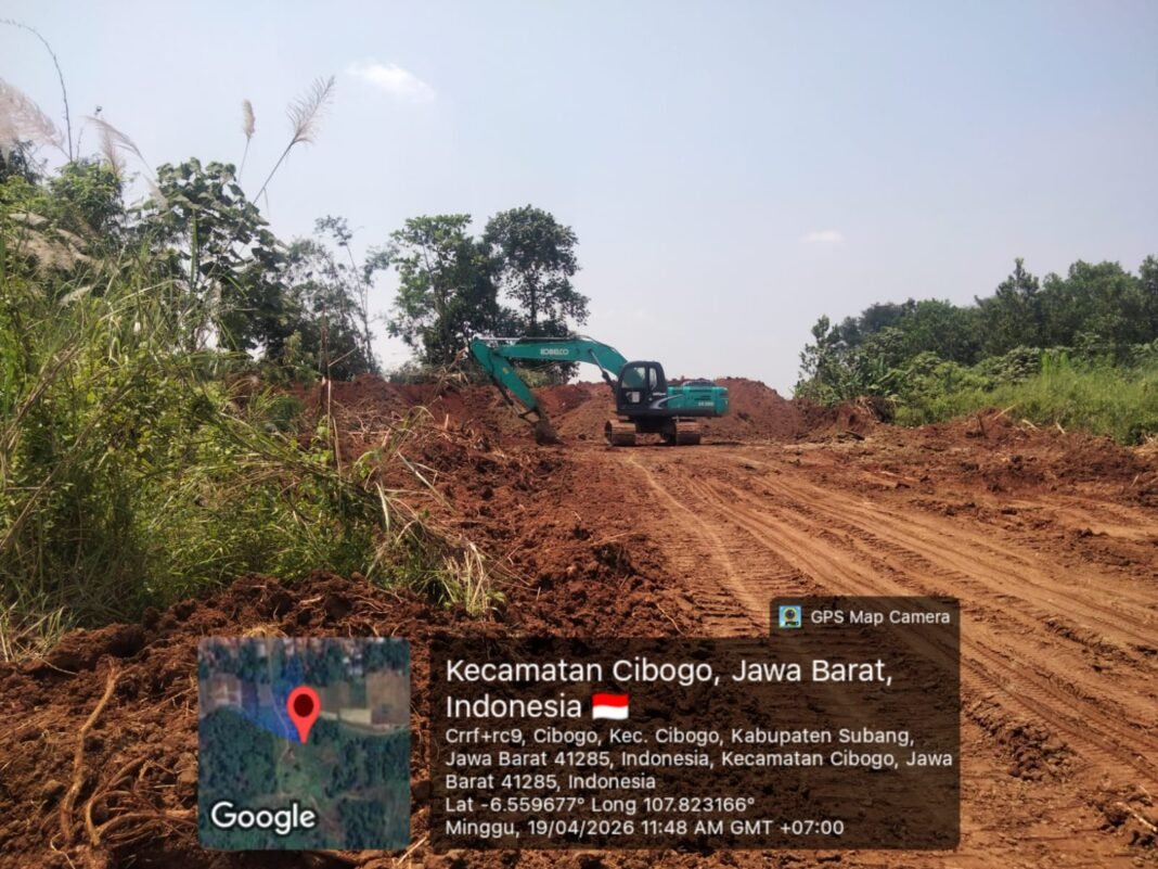Satpoldam Jangan Tutup Mata Galian Tanah Merah Ilegal Menjamur Di Kecamatan Cibogo Resahkan warga Satpoldam Jangan Tutup Mata Galian Tanah Merah Ilegal Menjamur Di Kecamatan Cibogo Resahkan warga
