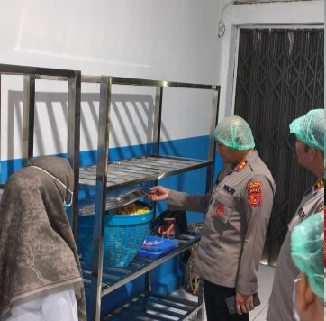 Kapolres Sabang Tinjau Dapur MBG SPPG Yayasan Kemala Bhayangkari Polres Sabang || Kompas.sbs.-News. Kapolres Sabang Tinjau Dapur MBG SPPG Yayasan Kemala Bhayangkari Polres Sabang || Kompas.sbs.-News.