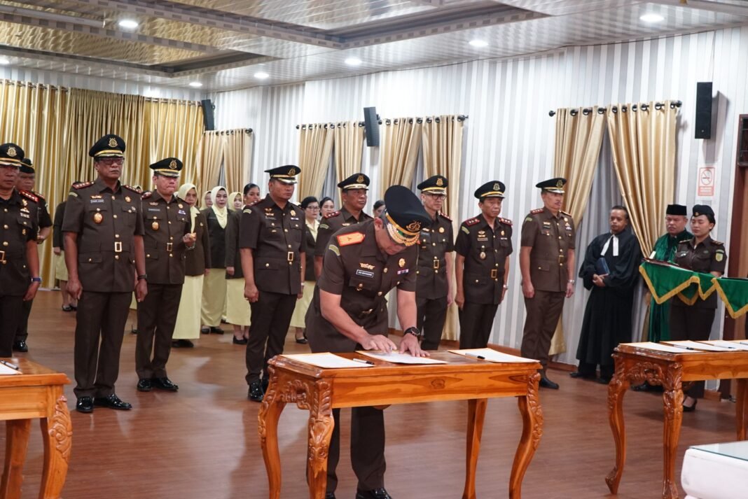 Kajati Sumut Lantik 7 Kajari, Salah satunya Kajari Karo Edmon Novvery Purba, SH, MH. Kajati Sumut Lantik 7 Kajari, Salah satunya Kajari Karo Edmon Novvery Purba, SH, MH.