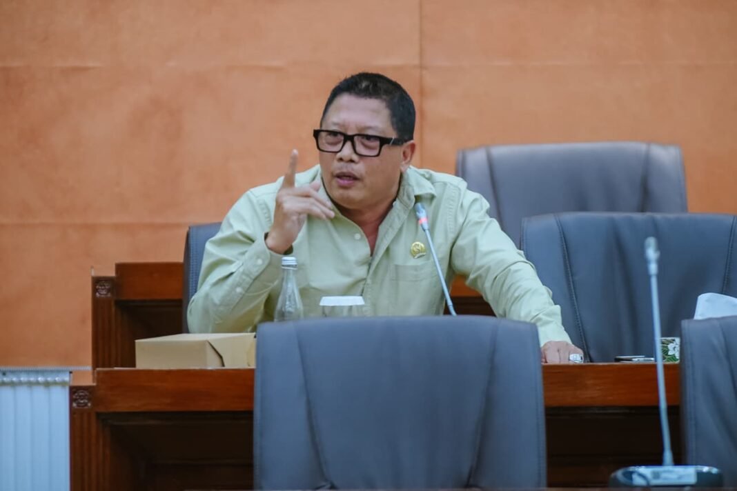Nengah Senantara Dukung Kerja Pansus TRAP, Investor Jangan Langgar Aturan Tata Ruang Nengah Senantara Dukung Kerja Pansus TRAP, Investor Jangan Langgar Aturan Tata Ruang
