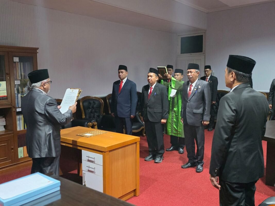 Wakil Bupati Bantaeng Lantik Muh. Rivai Sebagai Kepala Bapenda Wakil Bupati Bantaeng Lantik Muh. Rivai Sebagai Kepala Bapenda