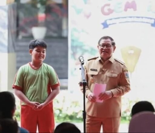 Muhammad Arjuna Azhar: Ikon Siswa Berprestasi Bersama Gubernur DKI Muhammad Arjuna Azhar: Ikon Siswa Berprestasi Bersama Gubernur DKI