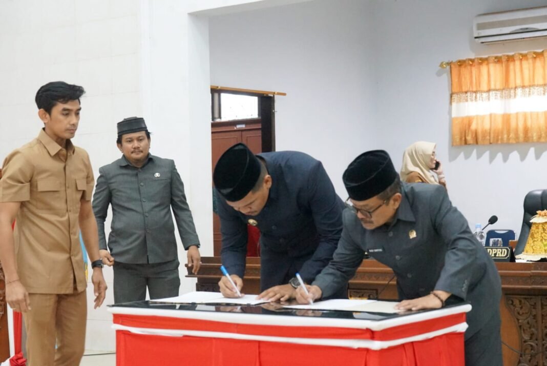 Hadiri Rapat Paripurna, Bupati Bantaeng Apresiasi Sinergitas Legislatif dengan Eksekutif Hadiri Rapat Paripurna, Bupati Bantaeng Apresiasi Sinergitas Legislatif dengan Eksekutif