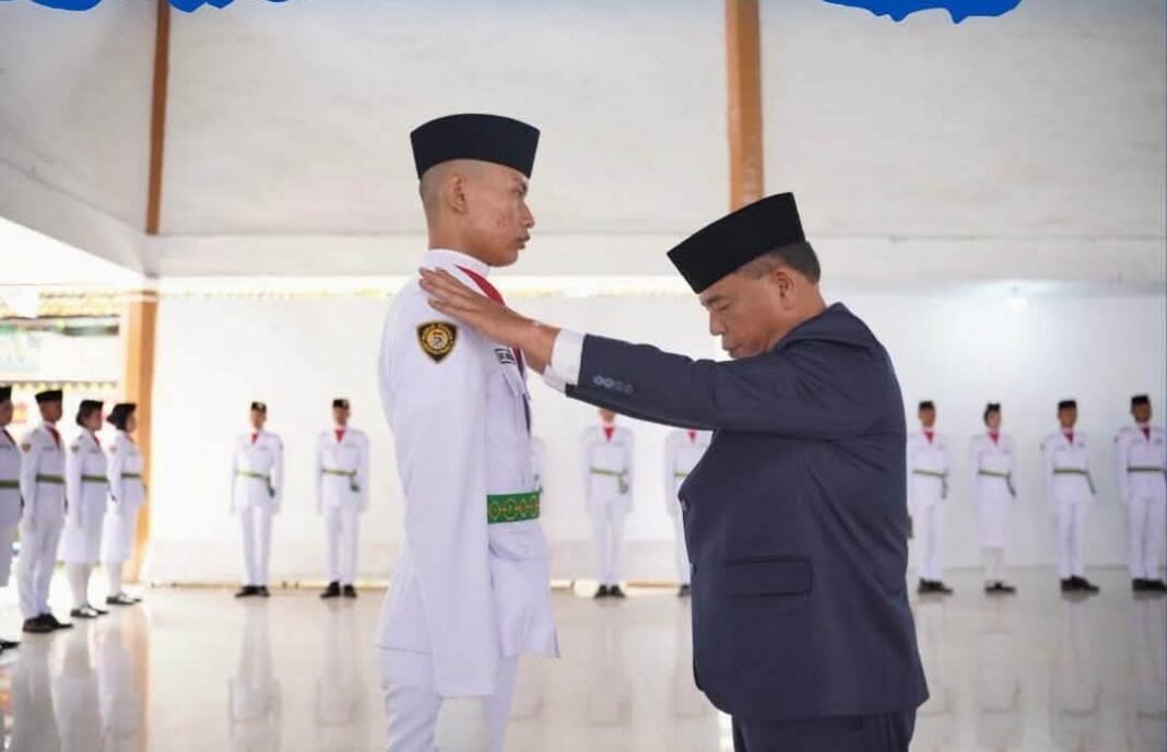 Bupati Karo Kukuhkan Paskibraka Kabupaten Karo untuk Pengibaran Bendera HUT Kemerdekan RI ke-81 Bupati Karo Kukuhkan Paskibraka Kabupaten Karo untuk Pengibaran Bendera HUT Kemerdekan RI ke-81
