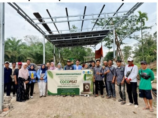 Ubah Sabut Kelapa Jadi Bernilai, Dosen Teknik Kimia Polsri Kenalkan Cocopeat kepada Petani Banyuasin Ubah Sabut Kelapa Jadi Bernilai, Dosen Teknik Kimia Polsri Kenalkan Cocopeat kepada Petani Banyuasin