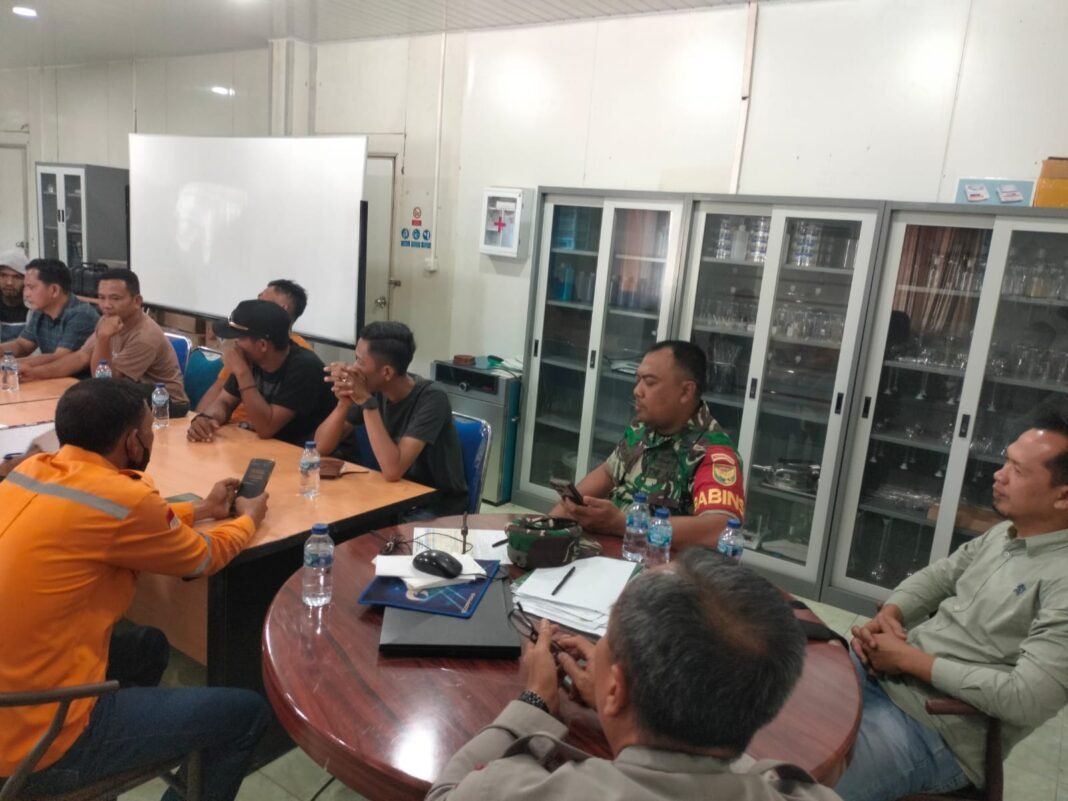 Aksi Damai Masyarakat Ring 1 di PT LCL Berakhir Kondusif, Tuntutan Transparansi Rekrutmen Jadi Sorotan Aksi Damai Masyarakat Ring 1 di PT LCL Berakhir Kondusif, Tuntutan Transparansi Rekrutmen Jadi Sorotan