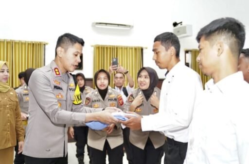 Polisi Peduli Pengangguran, Polres Indramayu Buka Jalan Bagi Warga Korban PHK Kembali Bekerja Polisi Peduli Pengangguran, Polres Indramayu Buka Jalan Bagi Warga Korban PHK Kembali Bekerja