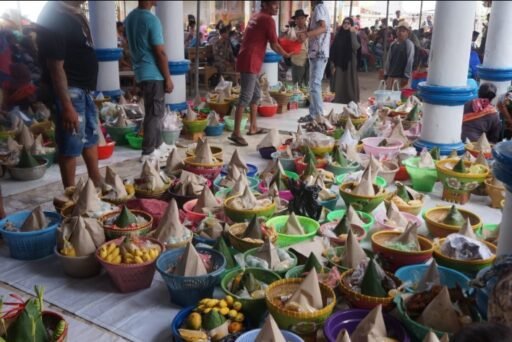 Ribuan Warga Antusias, 1.700 Tumpeng dan Sandiwara Dwi Warna Meriahkan Sedekah Bumi Sudimampir Lor Ribuan Warga Antusias, 1.700 Tumpeng dan Sandiwara Dwi Warna Meriahkan Sedekah Bumi Sudimampir Lor