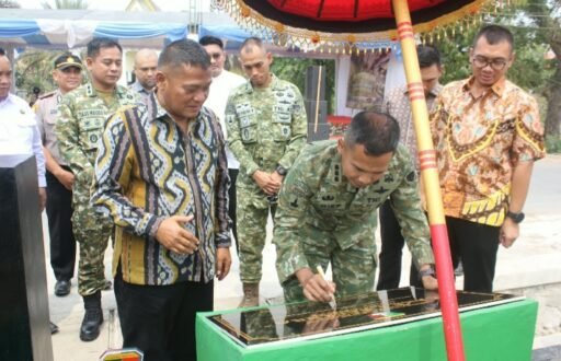 Dandim 0616/Indramayu Hadiri Peresmian Gelanggang Olahraga Cakra Baskara di Cikedunglor Dandim 0616/Indramayu Hadiri Peresmian Gelanggang Olahraga Cakra Baskara di Cikedunglor