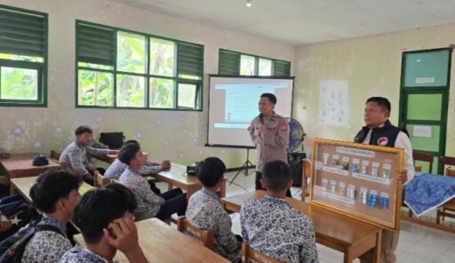 Polisi Peduli Pendidikan, Polres Indramayu Ajak Pelajar SMPN 2 Balongan Jauhi Narkoba, Tawuran dan Geng Motor Polisi Peduli Pendidikan, Polres Indramayu Ajak Pelajar SMPN 2 Balongan Jauhi Narkoba, Tawuran dan Geng Motor
