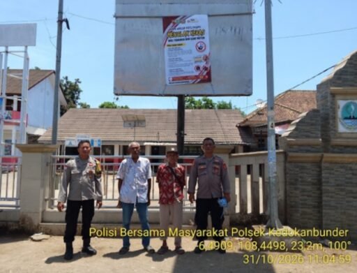 Polsek Kedokanbunder Dukung Warga Desa Kaplongan Pasang Spanduk Tolak Tawuran dan Geng Motor Polsek Kedokanbunder Dukung Warga Desa Kaplongan Pasang Spanduk Tolak Tawuran dan Geng Motor