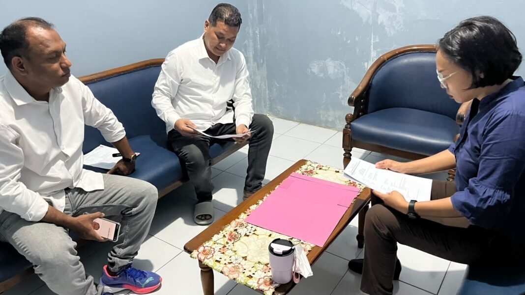 Kejari SBB Tahap II kan Tersangka Korupsi DD Hatunuru, Jimmy Rumpuin Dijebloskan ke Rutan Waiheru Kejari SBB Tahap II kan Tersangka Korupsi DD Hatunuru, Jimmy Rumpuin Dijebloskan ke Rutan Waiheru