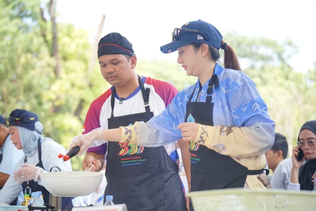 Lomba Masak HUT Sulsel, Bupati Bersama Ketua TP. PKK Bantaeng Sajikan Nasi Goreng Spesial Lomba Masak HUT Sulsel, Bupati Bersama Ketua TP. PKK Bantaeng Sajikan Nasi Goreng Spesial