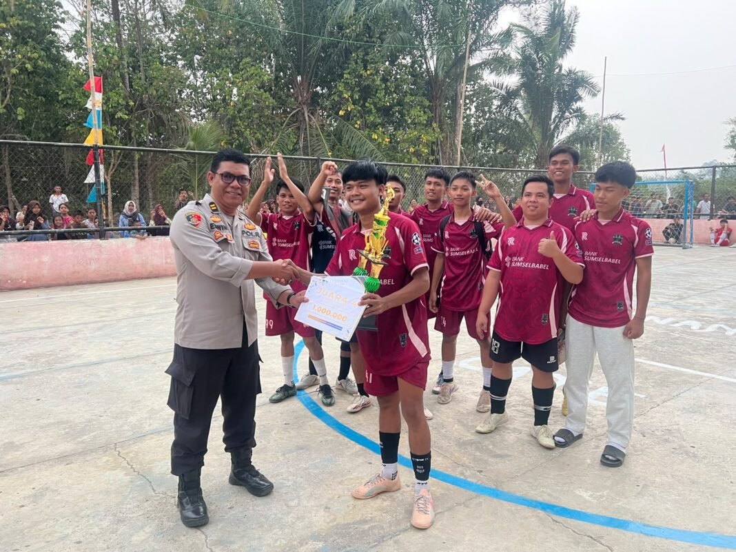 Polsek Gunung Megang Amankan Open Turnamen Futsal Kades Cup 2026 di Tanjung Muning, Berlangsung Kondusif Polsek Gunung Megang Amankan Open Turnamen Futsal Kades Cup 2026 di Tanjung Muning, Berlangsung Kondusif