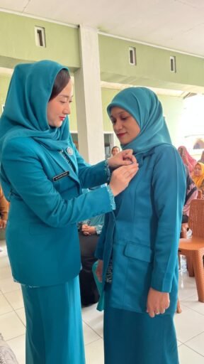 Ketua TP PKK Bantaeng Lantik Nur Asmi sebagai Ketua TP PKK Desa Pattallassang Ketua TP PKK Bantaeng Lantik Nur Asmi sebagai Ketua TP PKK Desa Pattallassang