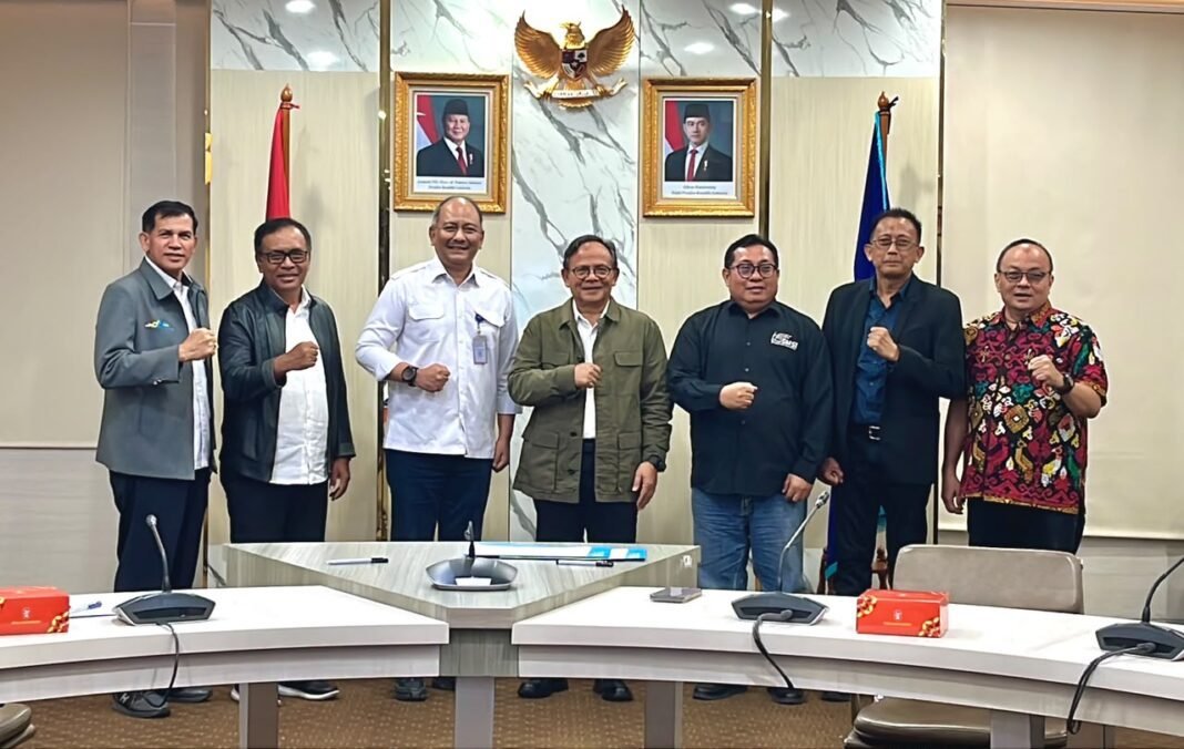 SMSI dan RRI Tandatangani MoU, Bersatu Perang Lawan Hoaks di Ruang Digital SMSI dan RRI Tandatangani MoU, Bersatu Perang Lawan Hoaks di Ruang Digital