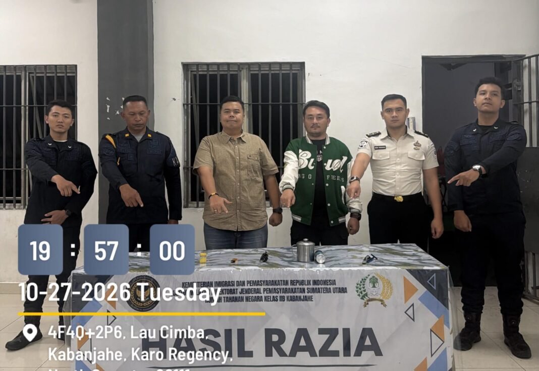 Komitmen Bersih dari HP dan Narkoba, Rutan Kabanjahe Gelar Razia Insidentil dan Tes Urine kepada Warga Binaan Komitmen Bersih dari HP dan Narkoba, Rutan Kabanjahe Gelar Razia Insidentil dan Tes Urine kepada Warga Binaan