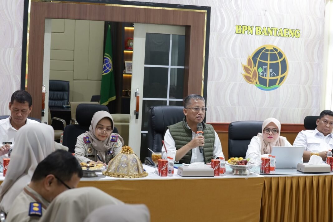 Kepala Kanwil BPN Sulawesi Selatan Laksanakan Monitoring dan Evaluasi di Kantah Bantaeng Kepala Kanwil BPN Sulawesi Selatan Laksanakan Monitoring dan Evaluasi di Kantah Bantaeng