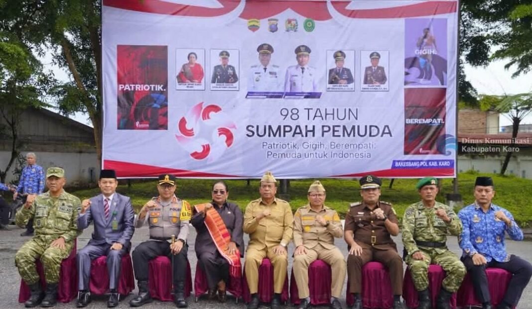 Pemkab Karo Gelar Upacara pada Hari Sumpah Pemuda ke-98, Dilanjutkan Ziarah Makam Pahlawan Pemkab Karo Gelar Upacara pada Hari Sumpah Pemuda ke-98, Dilanjutkan Ziarah Makam Pahlawan