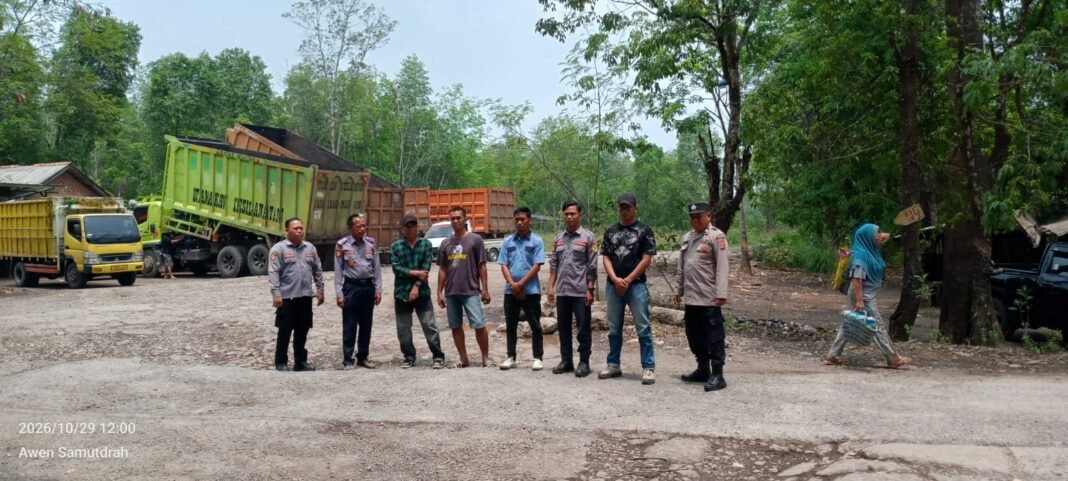 BELUM USAI! LSM MACAN SETOP ARMADA BATU BARA MELINTAS DI JALAN UMUM PALI, LANGGAR INGUB GUBERNUR SUMSEL, BELUM USAI! LSM MACAN SETOP ARMADA BATU BARA MELINTAS DI JALAN UMUM PALI, LANGGAR INGUB GUBERNUR SUMSEL,