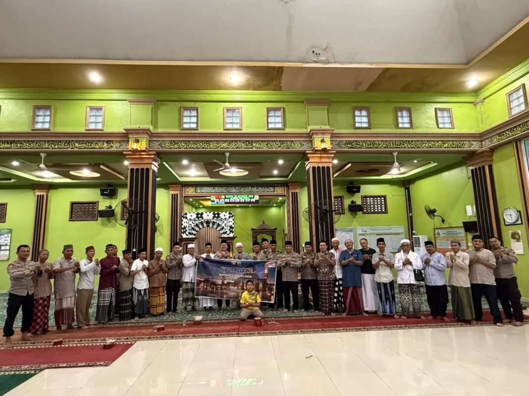 Dari Masjid Baitul Mukmin, Polres Muara Enim Perkuat Silaturahmi dan Deteksi Dini Gangguan Kamtibmas Dari Masjid Baitul Mukmin, Polres Muara Enim Perkuat Silaturahmi dan Deteksi Dini Gangguan Kamtibmas