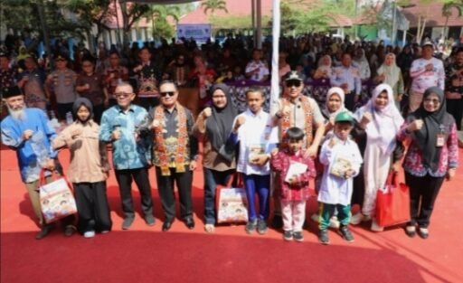 Program MBG dan Seragam Gratis Hadir, Dukung Pendidikan Anak di Lampung Barat Program MBG dan Seragam Gratis Hadir, Dukung Pendidikan Anak di Lampung Barat